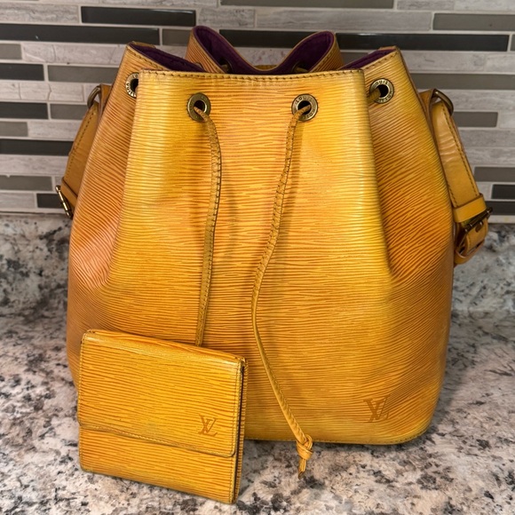 Louis Vuitton Handbags - GUC✨LOUIS VUITTON BUNDLE Handbag & Wallet Epi Petit Noe CALLOUTS IN PHOTOS